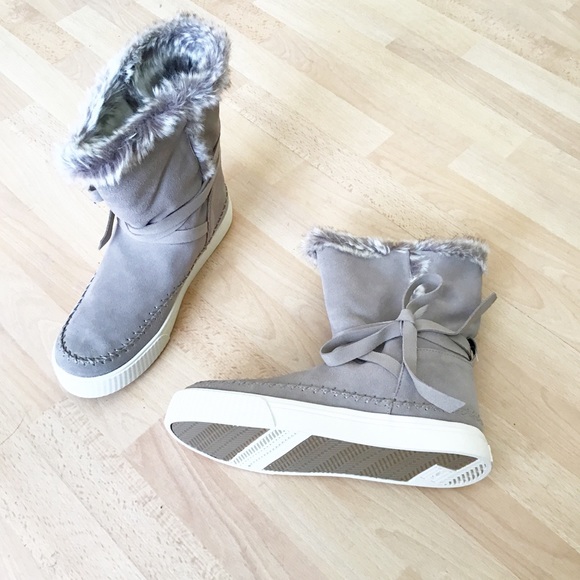 TOMS Vista Faux Fur-lined Waterproof Suede Boots - Picture 3 of 8